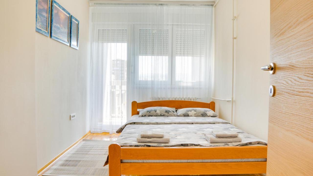 Apartamento Milica 65M2, Free Parking & Wi-Fi Novi Sad Exterior foto